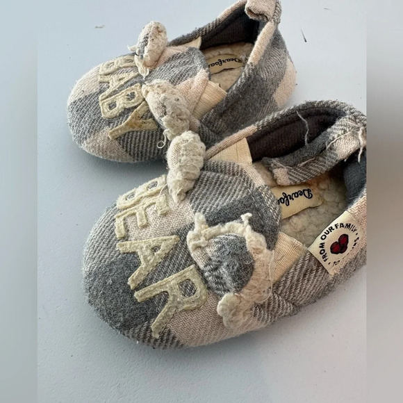 Tan and cream baby bear slippers Size6-12M - Picture 1 of 4